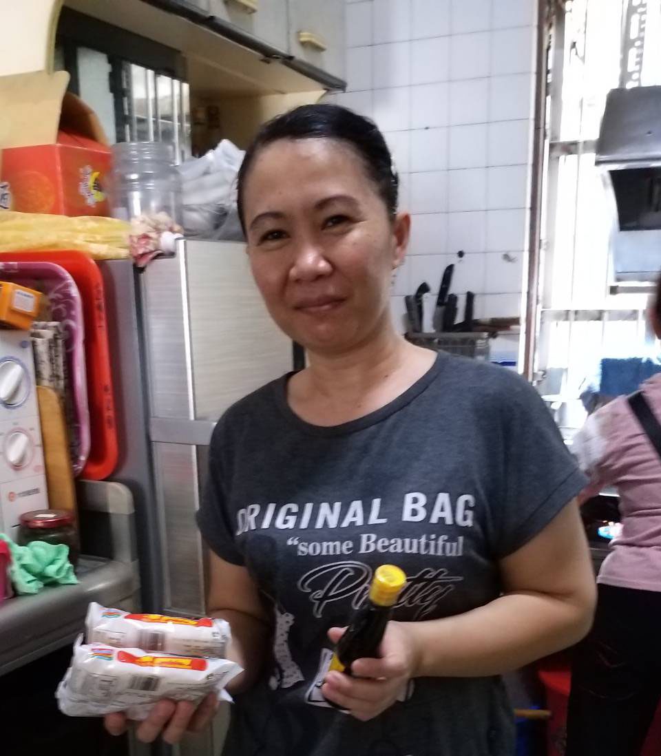 高雄鳳山方家外勞基佳服務雇主10個月表現良好,公司獎勵印尼食品